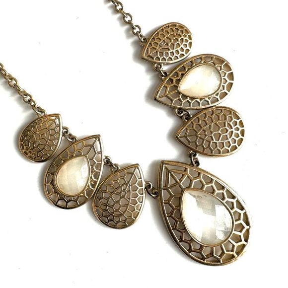 gold tone  link teardrop statement  Necklace - Picture 3 of 7